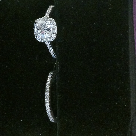 Women's CZ 2 piece wedding set - Picture 3 of 8